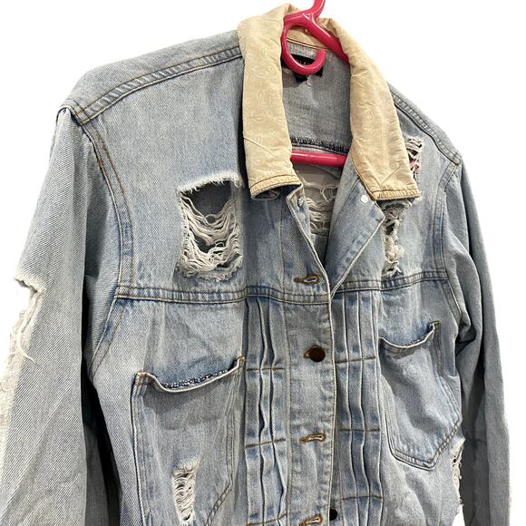 Kendall & Kylie light wash jean jacket 100% Cotton in medium - Picture 6 of 8